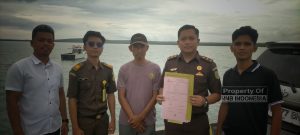 Polres Rote Ndao Serahkan Tiga Tersangka Penyelundupan WNA ke Kejaksaan